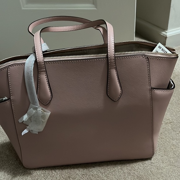 Micheal Kors Tote - Picture 3 of 7